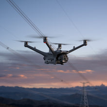 गैलरी व्यूवर में इमेज लोड करें, DJI Matrice 4TD Flying Front Right View